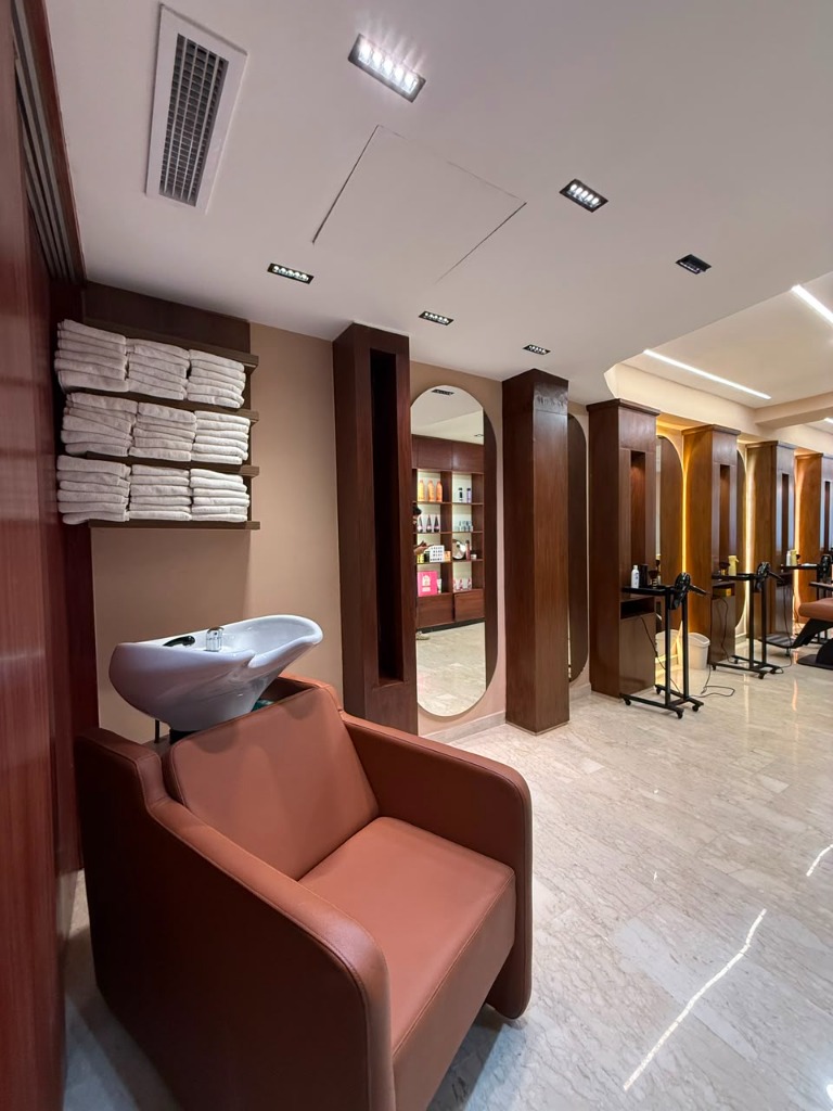 Bac de lavage et espace soins capillaires ANSTIME Barber